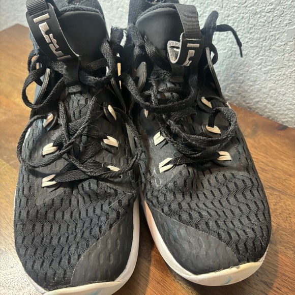 Nike LeBron Witness V 5 Black Silver Basketball Shoes Sneakers size 9 - Picture 3 of 12